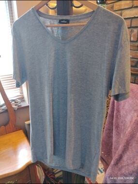 Tudors Men's V-Neck Short Sleeve Tee in Heather Blue Size L